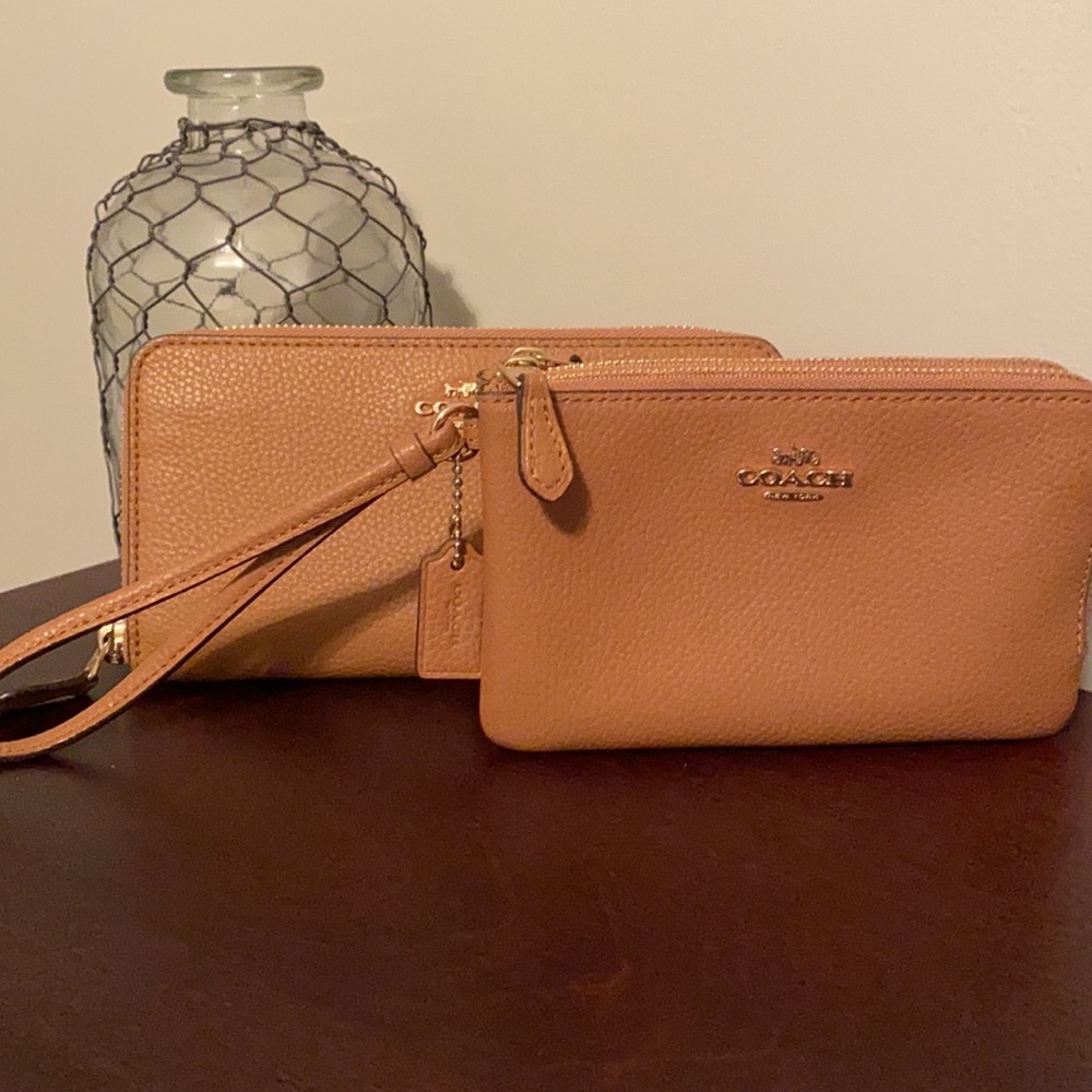 Coach wristlet and wallet set